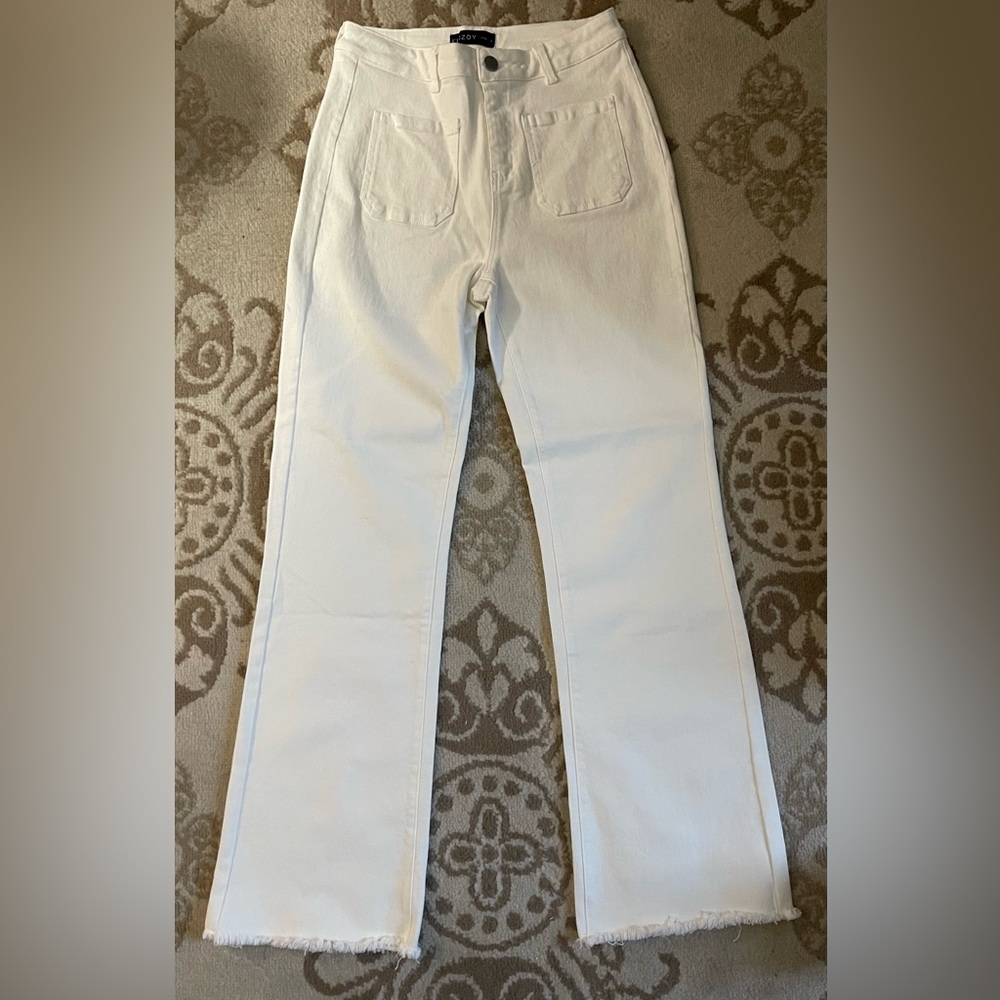 Kiczoy Stylish White Flare Jeans with front patch pockets.